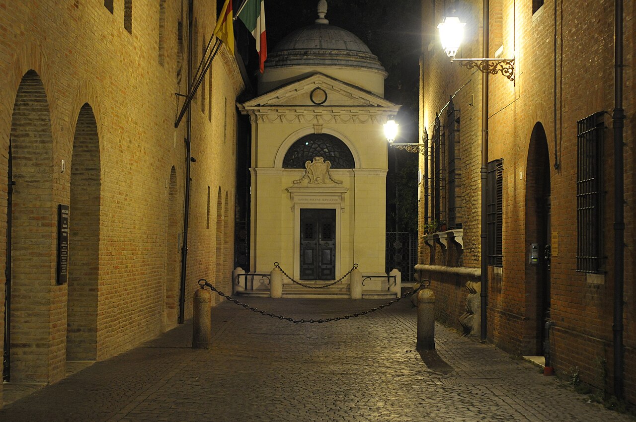 Tomba di Dante Alighieri a Ravenna